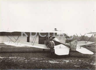 Fliegerei 1.Weltkrieg, 38 Fotos eines Angehörigen der Jagdstaffel 43 des Fliegerbatallions 4, Stationiert in Frankreich Nahe Metz 1917 und 18. Größe der Fotos meist 8,5 x 11 bzw. 9 x 14cm.