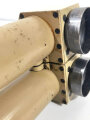 Scherenfernrohr S.F. 14 Z Gi. Hersteller dhq. Sandfarbener Originallack, Klare Durchsicht mit einigen Verunreinigungen ( Punkte ), Gitternetz deutlich sichtbar. Verstellringe schwer gängig