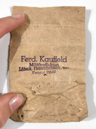 Papiertüte " Ferd. Kauffeld Militäreffekten Lübeck" 7 x 11cm