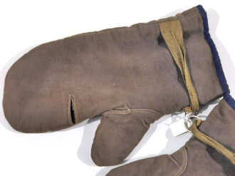 Luftwaffe, Paar gefütterte Handschuhe mit Schlitzen für die " Schießfinger" Das Teddyfutter kennne ich so sonst nur von gefütterten Wintermützen für die Luftwaffe.