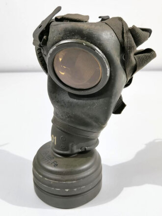 Luftwaffe, Gasmaske in Dose Modell 1938. Die Maske weich. Originallack, zusammengehörig, ungereinigt