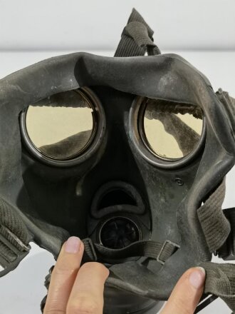 Luftwaffe, Gasmaske in Dose Modell 1938. Die Maske weich. Originallack, zusammengehörig, ungereinigt
