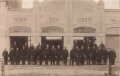 Feuerwehr , Foto von Mannschaft vor " Feuer Lösch geräte Halle" 9 x 14cm