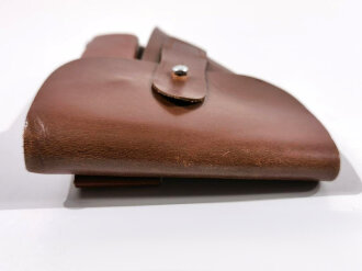 Pistolentasche, braunes Leder, vermutlich aus der Zeit des 2.Weltkrieg. Sehr guter Zustand, Gesamthöhe 18cm