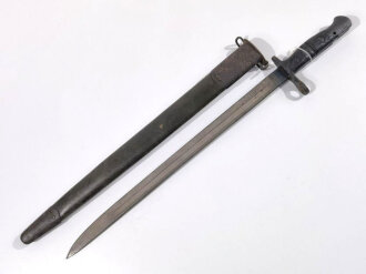 U.S. WWI, AEF Remington M1917 Bayonet (British P1913) with second pattern leather scabbard M1917, 55 cm (22"), good condition