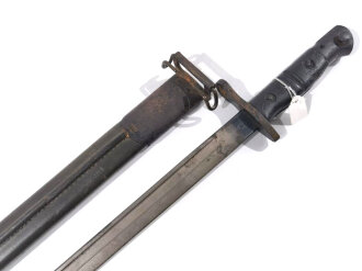 U.S. WWI, AEF Remington M1917 Bayonet (British P1913) with second pattern leather scabbard M1917, 55 cm (22"), good condition