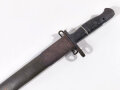 U.S. WWI, AEF Remington M1917 Bayonet (British P1913) with second pattern leather scabbard M1917, 55 cm (22"), good condition