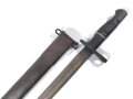 U.S. WWI, AEF Remington M1917 Bayonet (British P1913) with second pattern leather scabbard M1917, 55 cm (22"), good condition