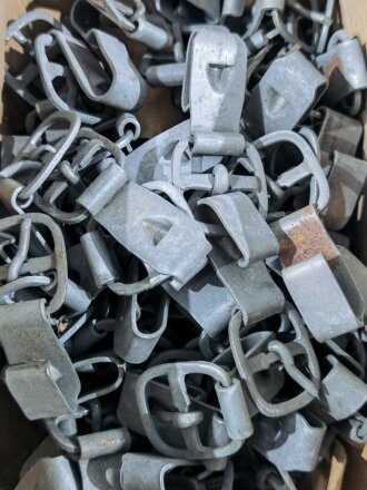 Metallbeschlag Wehrmacht aus Eisen, feldgrau lackiert.Sie...