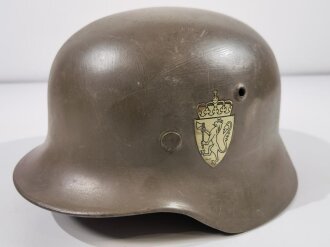 Norwegen, Stahlhelm der ehemaligen deutschen Wehrmacht,...