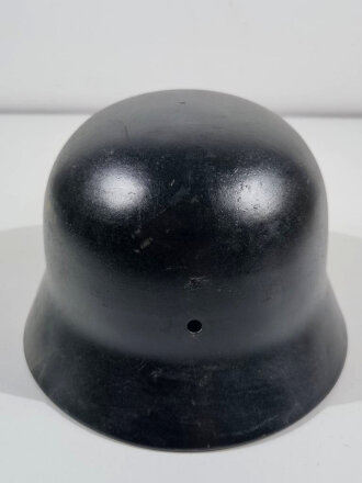 Stahlhelm Glocke Wehrmacht Modell 1935, ET64. Nach dem Krieg schwarz lackiert