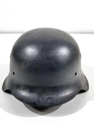 Stahlhelm Glocke Wehrmacht Modell 1942, NS64. Nach dem Krieg schwarz lackiert