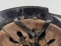 Stahlhelm Feuerwehr III.Reich. Neuzeitlich aufgeklebte Embleme, sonst original. Ungereinigtes Stück aus Sammlungsauflösung