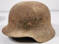 Stahlhelm Wehrmacht Modell 1942. Ungereinigter Scheunenfund