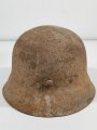 Stahlhelm Wehrmacht Modell 1942. Ungereinigter Scheunenfund