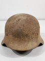 Stahlhelm Wehrmacht Modell 1942. Ungereinigter Scheunenfund