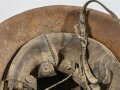 Stahlhelm Wehrmacht Modell 1942. Ungereinigter Scheunenfund