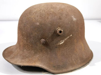 Stahlhelm frühe Wehrmacht . Ungereinigter Scheunenfund