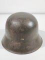 Heer, Stahlhelm Modell 1942. Zusammengehöriges, in allen Teilen originales Stück. Futter in Größe 56, kein Hersteller erkennbar, lediglich eine Lot Nummer