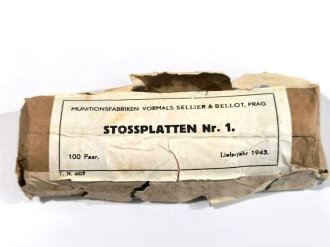 100 Paar Stossplatten für Stiefel und Halbschuhe, Lieferjahr 1943. Originalverpackt, ca 4 cm breit. Hersteller Munitionsfabriken Prag