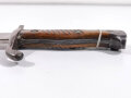 Preussen,Seitengewehr 98/05 alter Art mit Sägerückenklinge, Lederscheide trocken, mit Feuerschutzblech, Herstellermarke Erfurt, Kammerstück von 1915,