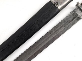Preussen, Seitengewehr Modell 98/02, Kammerstück mit  Sägerücken, Lederscheide mit Truppenstempel R.P.I.2.185 , Herstellermarke Erfurt