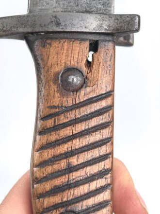 Preussen, Seitengewehr Modell 98/02, Kammerstück mit  Sägerücken, Lederscheide mit Truppenstempel R.P.I.2.185 , Herstellermarke Erfurt