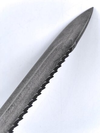 Preussen, Seitengewehr Modell 98/02, Kammerstück mit  Sägerücken, Lederscheide mit Truppenstempel R.P.I.2.185 , Herstellermarke Erfurt