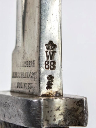 Preussen, Seitengewehr Modell 71/84, Kammerstück von 1888,  Herstellermarke Weyersberg,Kirschbaum Solingen , Abnahmestempel auf allen Metallteilen, Verschiedene Truppenstempel auf Scheide und Parierstange