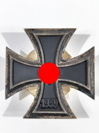 Eisernes Kreuz 1.Klasse 1939 am Schraubscheibe, Hersteller L54 im Kasten für Schauerte & Höhfeld, Lüdenscheid, schwärzung des Eisenkern 100%