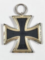 Eisernes Kreuz 2. Klasse 1939 mit Hersteller 40 im Bandring für " Berg & Nolte, Lüdenscheid (B&NL) " / Zarge im frostigen Zustand / Hakenkreuz mit voller Schwärzung