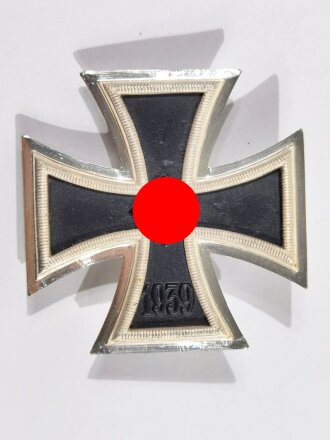 Eisernes Kreuz 1.Klasse 1939, Hersteller 26 für B.H. Mayer´s Kunstprägeanstalt, Pforzheim. Bestzustand