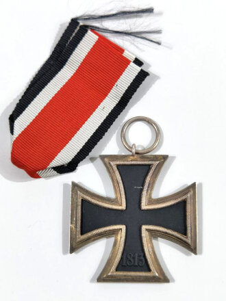 Eisernes Kreuz 2. Klasse 1939 mit Hersteller 52 im Bandring für " Gottlieb & Wagner, Idar Oberstein " extrem selten in diesem Zustand zu finden / Hakenkreuz mit voller Schwärzung. Mit zugehöriger Tüte