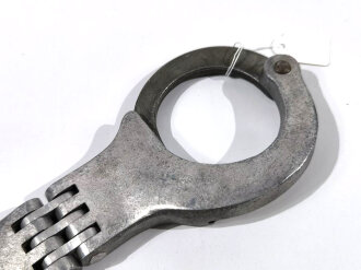 Deutsche Polizei, Paar Handschellen , mit zugehörigem Schlüssel