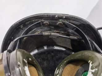 Großbritannien,"Combat Vehicle Crewman’s” Helmet, well used