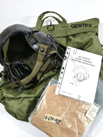 U.S, 1994 dated "Combat Vehicle Crewman’s Helmet"  used. Comes with instructions and Gentex Helmet Bag KL Type : BG 9003