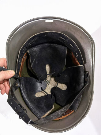 Niederlande , Stahlhelm M34. Nach dem 2.Weltkrieg so verwendetes Modell