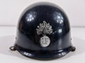 Frankreich, Stahlhelm für Polizei in gutem Zustand