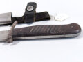 Grabendolch / Kampfmesser 1.Weltkrieg, dunkler Holzgriff mit 2 Nieten,Stahlscheide blank mit kompletter Gürtelschlaufe aus Leder, Klinge beschliffen