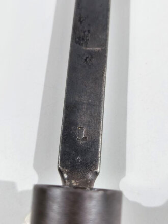 Tüllenbajonett mit Sperring für  Dreyse Zündnadelgewehr Modell 1862  ,Deutschland, dreikantig,Gesamtlänge 57,7 Klingenlänge 50,1