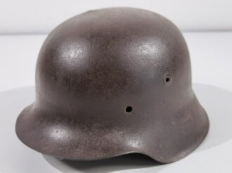 Stahlhelm Glocke Wehrmacht Modell 1942, narbig, Risse