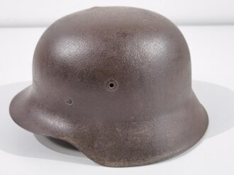 Stahlhelm Glocke Wehrmacht Modell 1942, narbig, Risse