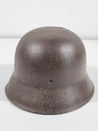 Stahlhelm Glocke Wehrmacht Modell 1942, narbig, Risse