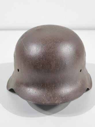 Stahlhelm Glocke Wehrmacht Modell 1942, narbig, Risse