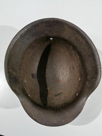 Stahlhelm Glocke Wehrmacht Modell 1942, narbig, Risse