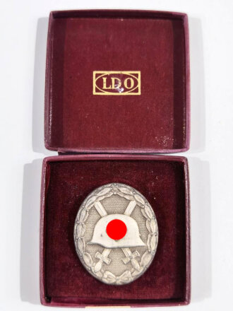 Verwundetenabzeichen 1939 in Silber mit Hersteller 65...