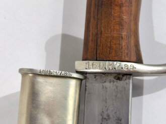 Kaiserreich, Seitengewehr 98 lang alter Art , Eigentumstück ohne Herstellermarke, kammermäßiger Truppenstempel, geätzte  Keilklinge mit Reichsadler, nicht aufpflanzbar, durchgehender Holzgriff