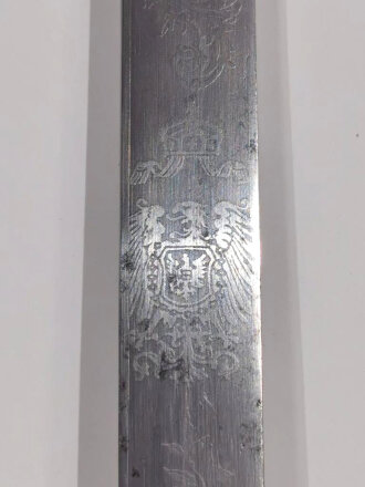 Kaiserreich, Seitengewehr 98 lang alter Art , Eigentumstück ohne Herstellermarke, kammermäßiger Truppenstempel, geätzte  Keilklinge mit Reichsadler, nicht aufpflanzbar, durchgehender Holzgriff