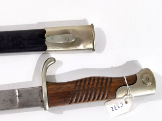 Kaiserreich, Seitengewehr 98 lang alter Art , Eigentumstück ohne Herstellermarke, kammermäßiger Truppenstempel, geätzte  Keilklinge mit Reichsadler, nicht aufpflanzbar, durchgehender Holzgriff