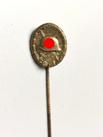 Miniatur, Verwundetenabzeichen 1939 in silber mit Hersteller L/13 auf der Rückseite, Größe 16 mm